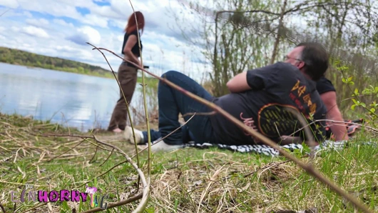 Amatör orta yaşlı seksi kadın gölde sikiliyor ve ağzına boşalıyor - einhorny-wg'den mona