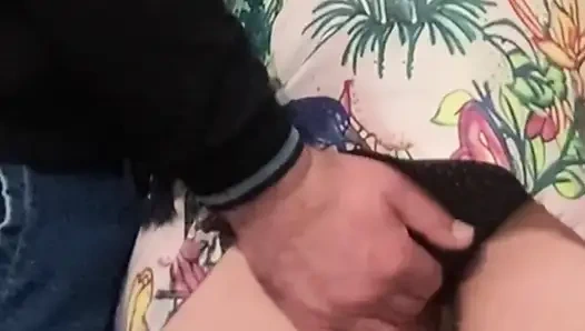 Aldatan evli kadın kalabalık bir metroda mastürbasyon yapıyor