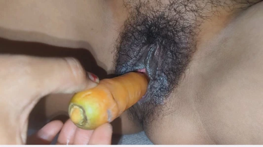 Manju Ne Bur Mein Pehla Baar Gajar Dala Gajar Sex