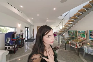 Badoinkvr Asteria Jade ile çok fazla oyundan sonra hala üzerinde olmadığı bir joystick var