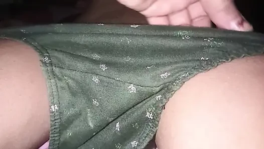 Hintli Üvey Kız Kardeş Amına Masaj Yapıyor Seks Videosu