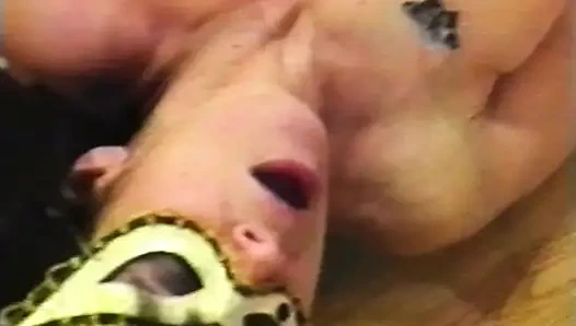 Dövmeli olsun ya da olmasın, önemli olan kıçını kırmak