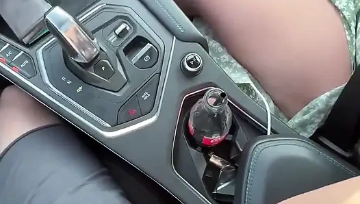 Kız arkadaşım beni arabada mastürbasyon yapıyor sonra mastürbasyon yapıyor