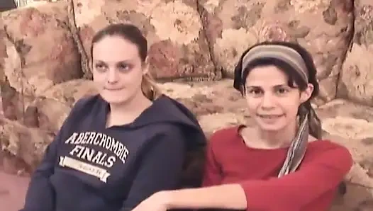 Oyuncu seçmelerinde lezbiyen fahişeler 69 pozisyonunda amcık yalıyor