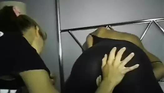 Seksi doğum günü hediyesi (iki sarışın bebek)