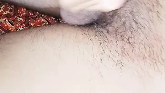 Yarak fışkırtarak sperm fışkırtıyor