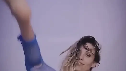 Ateşli sıska kız