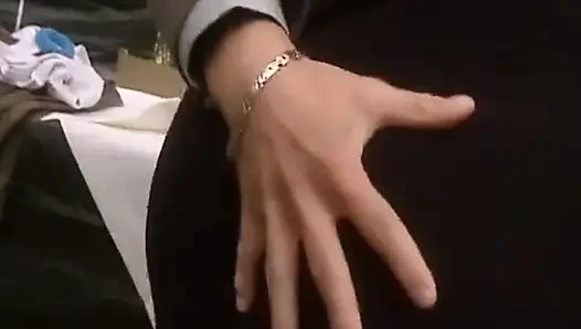 Büyük göğüslü asker, bir general tarafından sapık bir pislikle sevişiyor