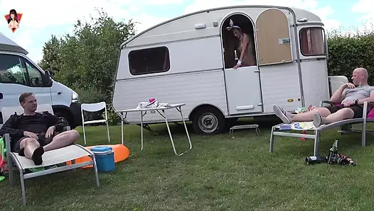 Belçika'nın en kamp alanı: açık havada üçlü seks