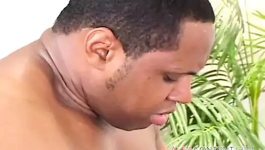 Busty amigo sert çük direnemez