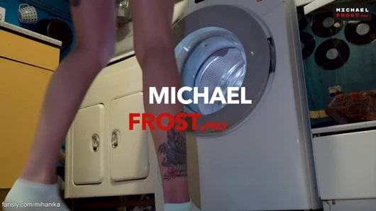 Yardım et, üvey kardeşim! sıkıştım!