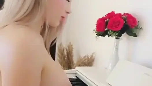 İlk piyano şarkım