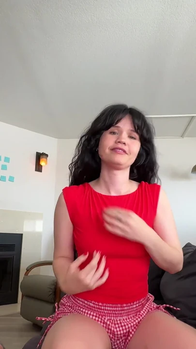 Minyon kız yarağına fışkırtıyor