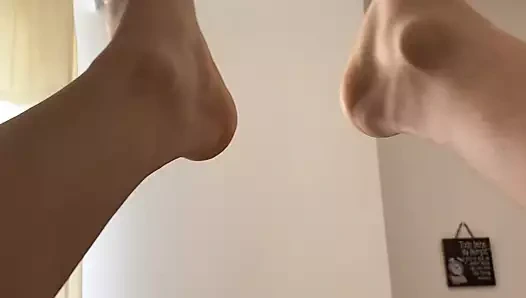 Arab hottie Mastürbasyon ile ona ayaklar