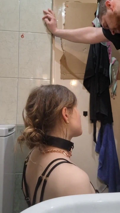 Amator ateşli evli çift oturma odasında hızlı sikişiyor | Klip 1