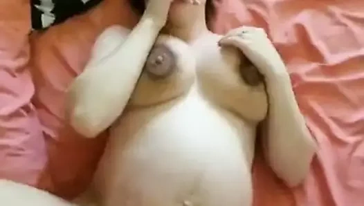 Seksi hamile sürtük