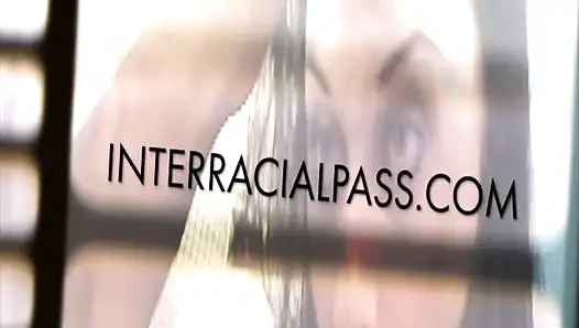 Tamamen doğal McKenzie Mae bütün gün Lexington Steele'in yarağını emebilir