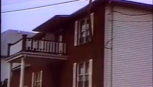 Büyük memeli sarışın lezbiyen amcık yalama dildo 69 pozisyonunda oynuyor... ofiste seks