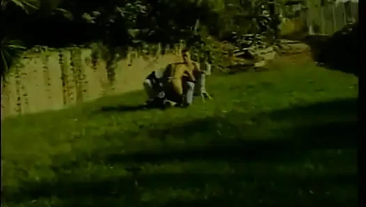 Büyük sikiş Doğulu güzeli domaltarak sikiyor