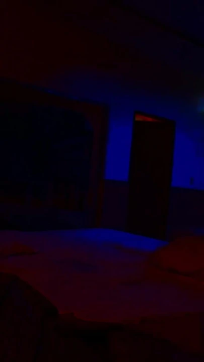 Kırmızı ışıklı motelde sert sikiliyor bölüm 3 | Klip 1