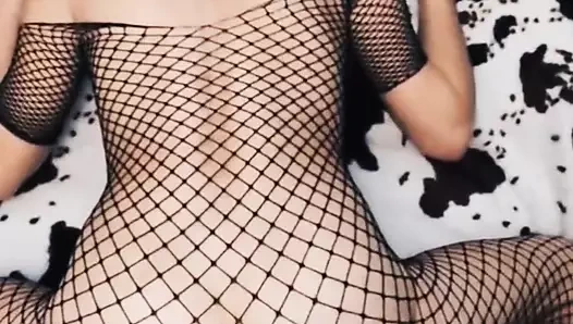 Kocamın arkadaşı deliklerimi genişletiyor