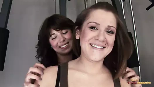 Lezbiyenler spor salonunda yaramazlaşıyor