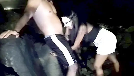 Sahilin kayalarında poposuna lezzet vermek için gittim