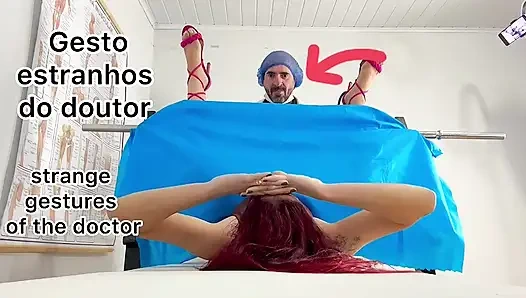 Jinekolog jinekolojik muayenenin arkasında yüzler ve ağızlar yapıyor!