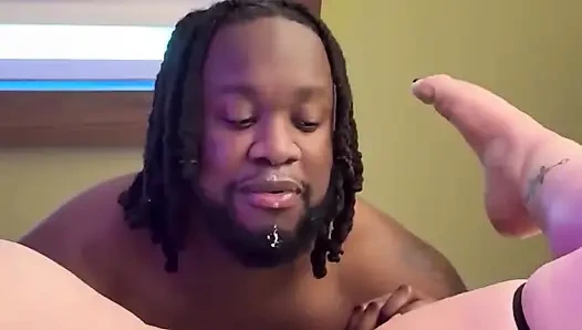 Asosyal hazel dünyanın en iyi amına ve boğazına sahip