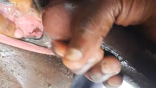 Yağmur yağıyor fışkırtıyor