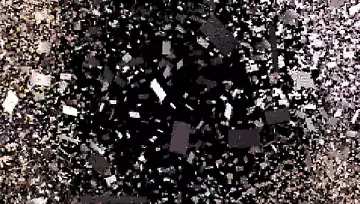 Prenses Helena Joschi'yi tekmeliyor