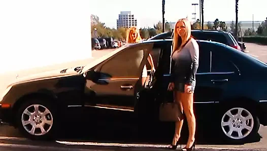 Shyla Stylez ve Nikki Benz ateşli piliçler büyük giriyor