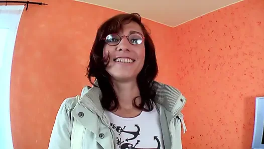 Esmer Hatun Deri Kanepede Çifte Sikiliyor