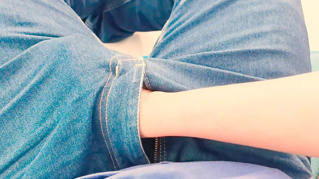 Сексуальная офисная девушка сосет огромный большой черный член с глубокой глоткой босса для нового продвижения по службе - Шри-Ланка Sinhala