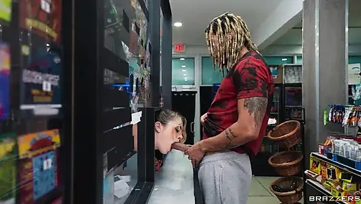 Bodega bebek vücut sayımı Ashley Alexander Brazzers