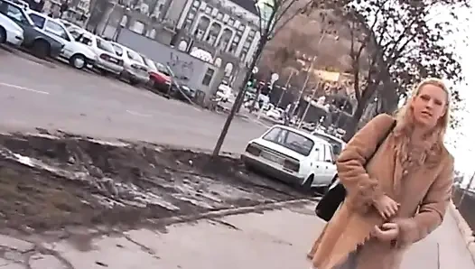 Bu Güzel Büyük Memeli Kız Sokakta Mastürbasyon Yapıyor Ve Evde Sakso Çekiyor