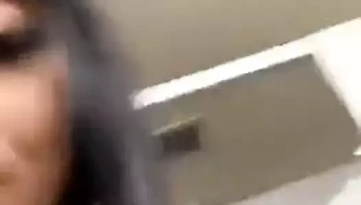 İç çamaşırlı 2 seksi kız