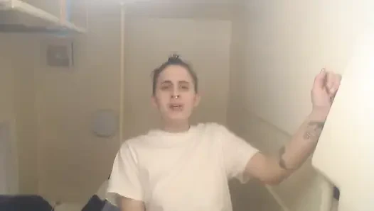 Bakış açısı üvey anne seni gözetlerken yakalıyor