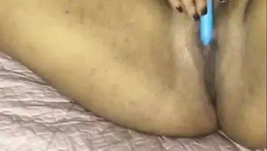 Çok azgınım ve derinden sikilmeye ihtiyacım var