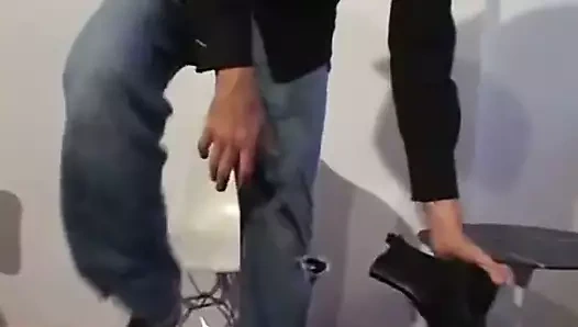 Solo Mastürbasyon oturum ile bir dik ayaklar sevgilisi