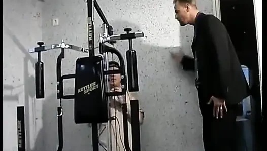 Spor salonunda Alman hatunla çifte penetrasyon seansı