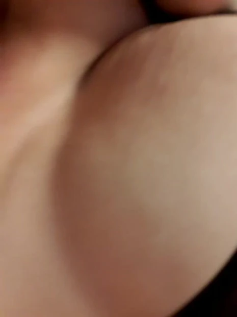 Извращенная на раздевалке трусиков