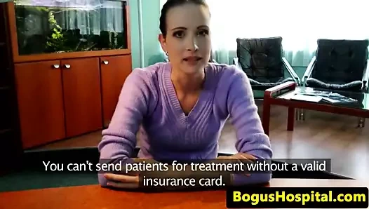 Kenarlı euro eğildi ve doktor tarafından becerdin