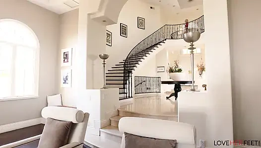 Minik ayaklarımı istediğini biliyorum