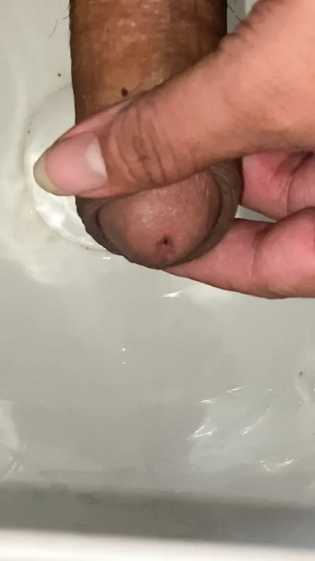 Gerçekten ateş gibi bir sikim var ve içine bir delik açmaya çalışıyorum, tüm o gazı içine boşaltmak için