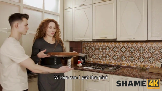 Utanç4k. güzel milf harika bir komşu olmaya çalışıyor