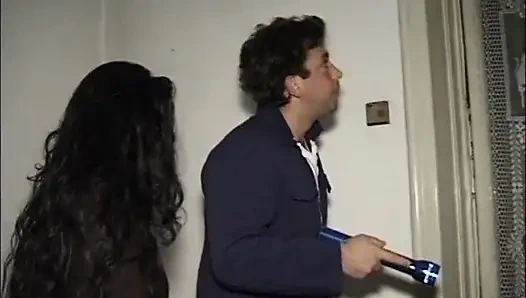 Kıllı çift masada sikişiyor