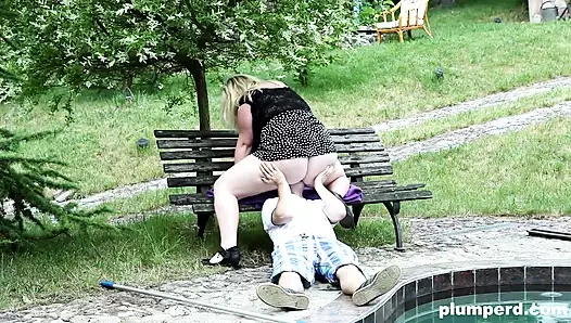 Amatör iri güzel kadın dolgun tarafından domme