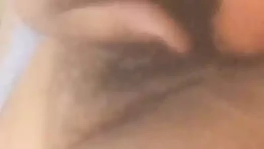 Coroa 50 anos  na siririca com cenoura - Tinder