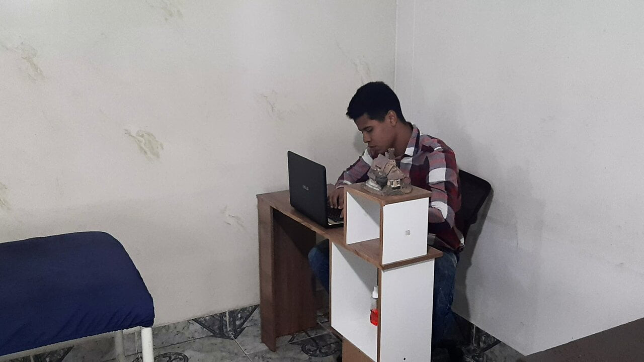 Kız tıbbi tedavi görüyor